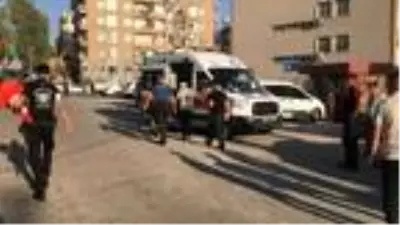 Kaza sonrası iki grup arasında çıkan sopalı kavgada 7 kişi yaralandı Kaza sonrası iki grup arasında çıkan sopalı kavgada 7 kişi yaralandı