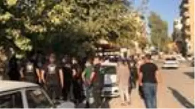 Kaza sonrası iki grup arasında çıkan sopalı kavgada 7 kişi yaralandı Kaza sonrası iki grup arasında çıkan sopalı kavgada 7 kişi yaralandı