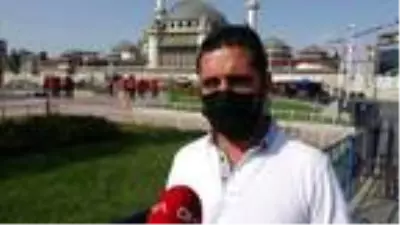 Taksim'de son ayların en kalabalık ve renkli turist grubu Taksim'de son ayların en kalabalık ve renkli turist grubu