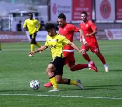 TFF 1. Lig: Ümraniyespor: 1 İstanbulspor: 3 TFF 1. Lig: Ümraniyespor: 1 İstanbulspor: 3