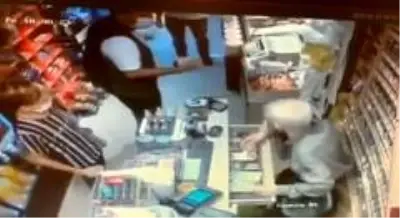 Son dakika haber! Tırnakçı kameraya yakalandı Son dakika haber! Tırnakçı kameraya yakalandı