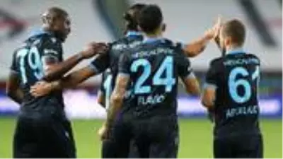 Trabzonspor, evinde Yeni Malatyaspor'u 3-1 mağlup etti Trabzonspor, evinde Yeni Malatyaspor'u 3-1 mağlup etti