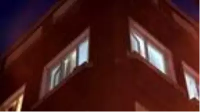 Yabancı uyruklu genç kadın apartman merdivenlerinde ölü bulundu Yabancı uyruklu genç kadın apartman merdivenlerinde ölü bulundu