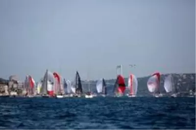 Yelkenler İstanbul Boğazı'nda açıldı Yelkenler İstanbul Boğazı'nda açıldı