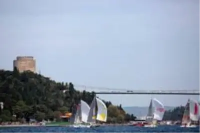 Yelkenler İstanbul Boğazı'nda açıldı Yelkenler İstanbul Boğazı'nda açıldı