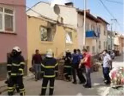 Yıkım sırasında çatı çöktü: 1 işçi yaralı Yıkım sırasında çatı çöktü: 1 işçi yaralı
