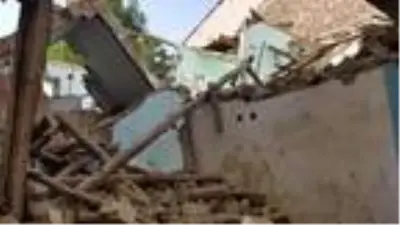Yıkım sırasında çatı çöktü: 1 işçi yaralı Yıkım sırasında çatı çöktü: 1 işçi yaralı