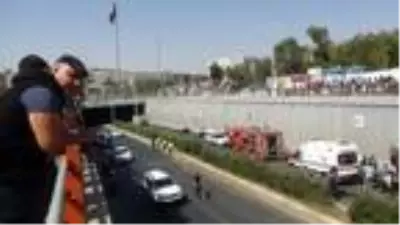 Son Dakika | 5 kişinin yaralandığı kazayı, film gibi seyrettiler Son Dakika | 5 kişinin yaralandığı kazayı, film gibi seyrettiler