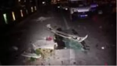 Adana'da otomobil ile midibüs çarpıştı: 2 ölü, 4 yaralı Adana'da otomobil ile midibüs çarpıştı: 2 ölü, 4 yaralı