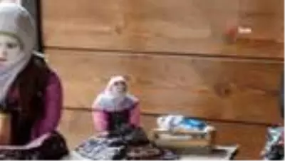 'Azet Bacı ve Hamdi Dayı' Barbie bebeğe karşı 'Azet Bacı ve Hamdi Dayı' Barbie bebeğe karşı