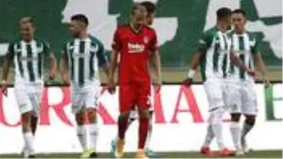 Beşiktaş, Süper Lig'in 3. haftasında İttifak Holding Konyaspor'a 4-1 mağlup oldu Beşiktaş, Süper Lig'in 3. haftasında İttifak Holding Konyaspor'a 4-1 mağlup oldu