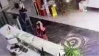 Beylikdüzü'nde botoks yüzünden ölüm iddiasında 1 kişi tutuklandı Beylikdüzü'nde botoks yüzünden ölüm iddiasında 1 kişi tutuklandı