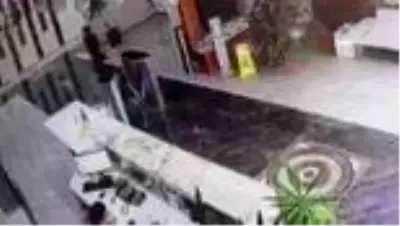 Beylikdüzü'nde botoks yüzünden ölüm iddiasında 1 kişi tutuklandı Beylikdüzü'nde botoks yüzünden ölüm iddiasında 1 kişi tutuklandı