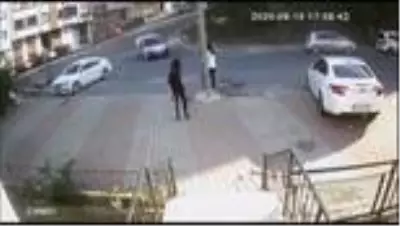 Bir ayda 7 otomobil ve 1 motosiklet çaldığı gerekçesiyle 3 şüpheli yakalandı Bir ayda 7 otomobil ve 1 motosiklet çaldığı gerekçesiyle 3 şüpheli yakalandı