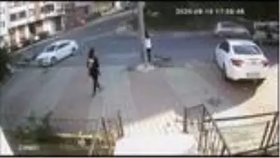 Bir ayda 7 otomobil ve 1 motosiklet çaldığı gerekçesiyle 3 şüpheli yakalandı Bir ayda 7 otomobil ve 1 motosiklet çaldığı gerekçesiyle 3 şüpheli yakalandı