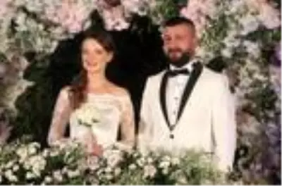 Davada karşı tarafı savunurken tanışan avukat çift, nikah masasına oturdu Davada karşı tarafı savunurken tanışan avukat çift, nikah masasına oturdu