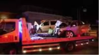 Denizli'de karşı şeride geçen otomobilin ticari araçla çarpışması sonucu 10 kişi yaralandı Denizli'de karşı şeride geçen otomobilin ticari araçla çarpışması sonucu 10 kişi yaralandı