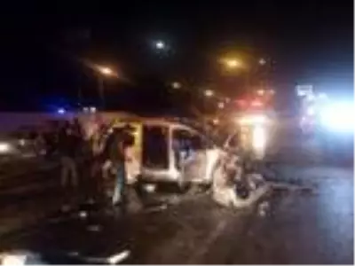 Denizli'de otomobil ile ticari araç çarpıştı: 10 yaralı Denizli'de otomobil ile ticari araç çarpıştı: 10 yaralı