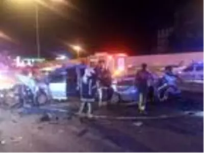Denizli'de otomobil ile ticari araç çarpıştı: 10 yaralı Denizli'de otomobil ile ticari araç çarpıştı: 10 yaralı