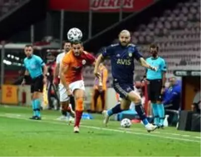 Derbi mücadelesinde müsabakanın ilk yarısı golsüz eşitlikle sonuçlandı Derbi mücadelesinde müsabakanın ilk yarısı golsüz eşitlikle sonuçlandı