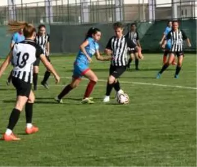 Erkek futbolculara taş çıkartıyorlar Erkek futbolculara taş çıkartıyorlar