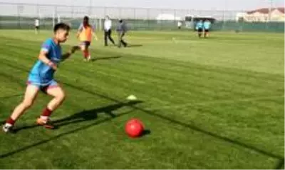 Erkek futbolculara taş çıkartıyorlar Erkek futbolculara taş çıkartıyorlar