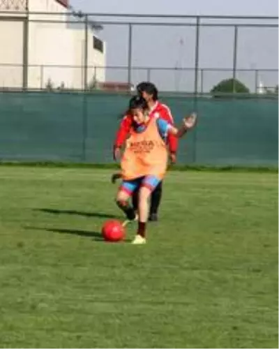 Erkek futbolculara taş çıkartıyorlar Erkek futbolculara taş çıkartıyorlar