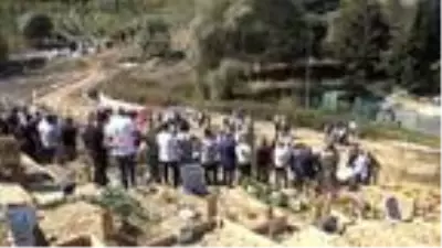 ESENYURT'TA SİLAHLI KAVGADA ÖLEN TAKSİCİ İKİ KARDEŞ TOPRAĞA VERİLDİ ESENYURT'TA SİLAHLI KAVGADA ÖLEN TAKSİCİ İKİ KARDEŞ TOPRAĞA VERİLDİ