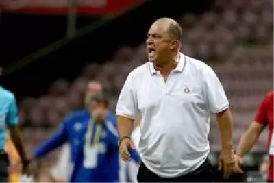 Fatih Terim derbiden sonra, önce hakemi sonra da kendi oyuncularını eleştirdi Fatih Terim derbiden sonra, önce hakemi sonra da kendi oyuncularını eleştirdi