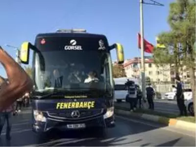 Fenerbahçe, derbiye coşkuyla uğurlandı Fenerbahçe, derbiye coşkuyla uğurlandı