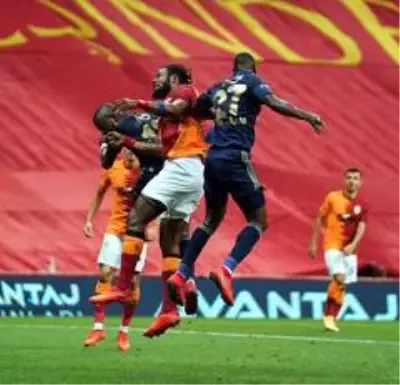 Galatasaray - Fenerbahçe karşılaşması 0-0 eşitlikle sona erdi Galatasaray - Fenerbahçe karşılaşması 0-0 eşitlikle sona erdi