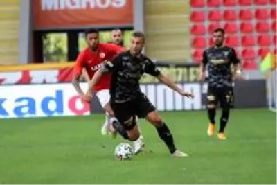 Göztepe, 7 ay arayla aynı kaderi yaşadı Göztepe, 7 ay arayla aynı kaderi yaşadı