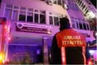 HASTANE ODASINDA YANGIN ÇIKARAN PSİKİYATRİ HASTASI ÖLDÜ, 2 KİŞİ YARALANDI - 2 HASTANE ODASINDA YANGIN ÇIKARAN PSİKİYATRİ HASTASI ÖLDÜ, 2 KİŞİ YARALANDI - 2