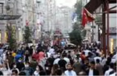 İstiklal Caddesi'nde bu akşam adım atacak yer kalmadı İstiklal Caddesi'nde bu akşam adım atacak yer kalmadı