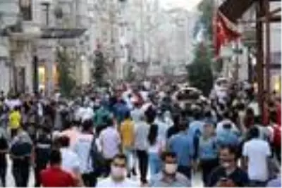 İstiklal Caddesi'nde bu akşam adım atacak yer kalmadı İstiklal Caddesi'nde bu akşam adım atacak yer kalmadı