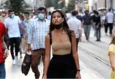 İstiklal Caddesi'nde bu akşam adım atacak yer kalmadı İstiklal Caddesi'nde bu akşam adım atacak yer kalmadı