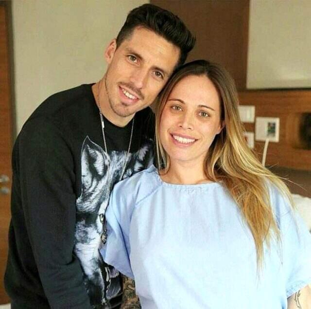 Jose Sosa'nın eşi Carolina Alurralde, Fenerbahçe forması giyerek derbiyi bekliyor Jose Sosa'nın eşi Carolina Alurralde, Fenerbahçe forması giyerek derbiyi bekliyor