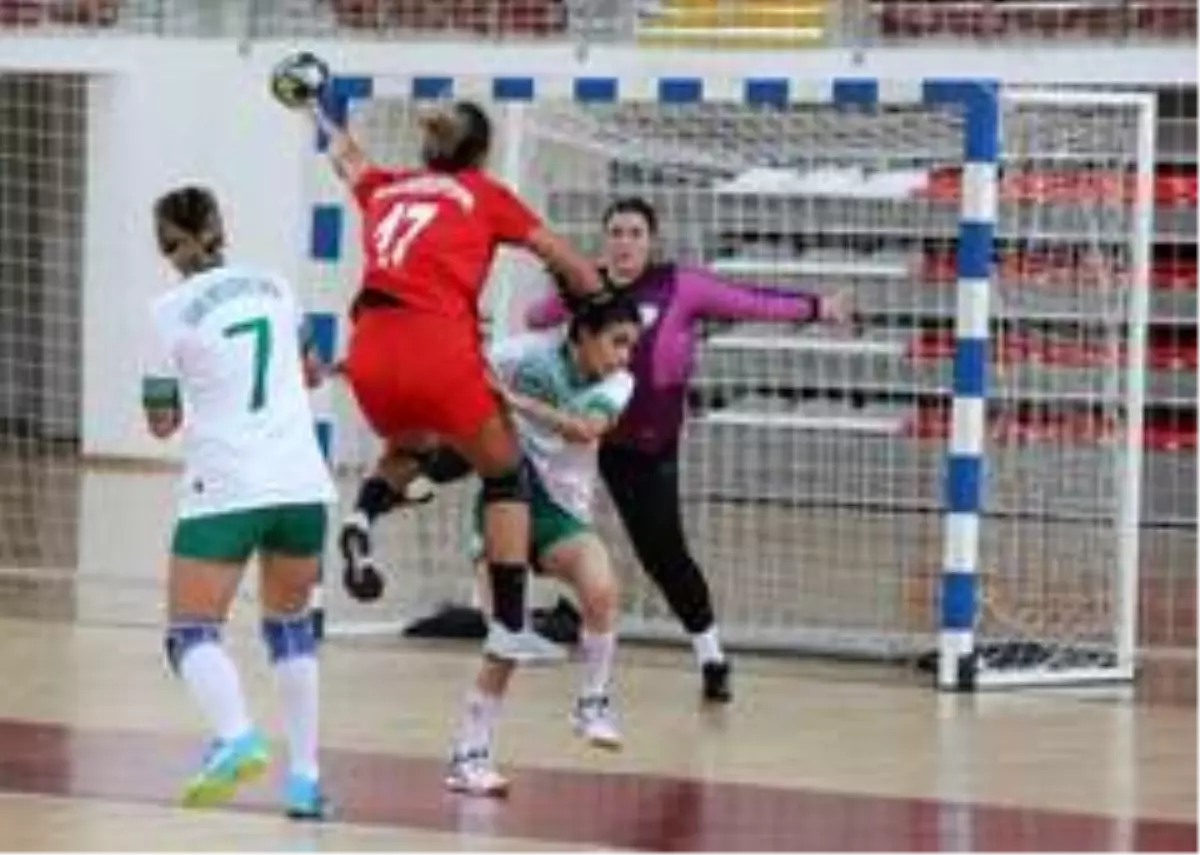 Kadınlar Hentbol Süper Ligi: Sivas Belediyespor: 32 - İzmir Büyükşehir Belediye: 35