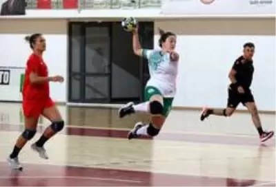 Kadınlar Hentbol Süper Ligi: Sivas Belediyespor: 32 - İzmir Büyükşehir Belediye: 35 Kadınlar Hentbol Süper Ligi: Sivas Belediyespor: 32 - İzmir Büyükşehir Belediye: 35