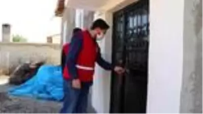 Kızılay'ın genç gönüllüleri bakıma muhtaç yaşlıların eli ayağı oldu Kızılay'ın genç gönüllüleri bakıma muhtaç yaşlıların eli ayağı oldu