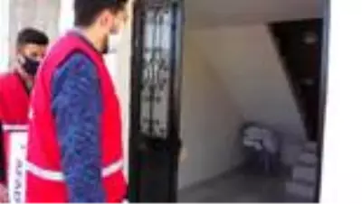Kızılay'ın genç gönüllüleri bakıma muhtaç yaşlıların eli ayağı oldu Kızılay'ın genç gönüllüleri bakıma muhtaç yaşlıların eli ayağı oldu