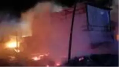 Son dakika haber! Kocaeli'de palet fabrikasında yangın (2) Son dakika haber! Kocaeli'de palet fabrikasında yangın (2)
