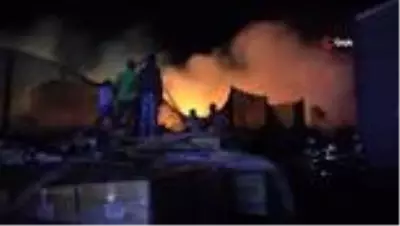 Kocaeli'deki palet fabrikası yangını 2 saatte kontrol altına alındı Kocaeli'deki palet fabrikası yangını 2 saatte kontrol altına alındı