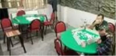 Koronavirüs temaslısı, kahvede kumar oynarken yakalandı Koronavirüs temaslısı, kahvede kumar oynarken yakalandı