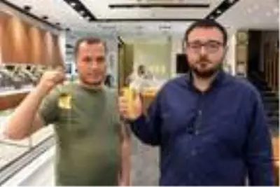 Külçe altından bileklik yaptı Külçe altından bileklik yaptı