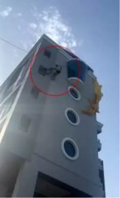 Deniz paraşütünü çeken teknenin türbin motoruna halat dolandı! Eğitmenlerin profesyonelliği büyük faciayı önledi Deniz paraşütünü çeken teknenin türbin motoruna halat dolandı! Eğitmenlerin profesyonelliği büyük faciayı önledi