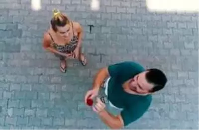 Milli güreşçinin 'drone'li evlilik teklifi turizmci nişanlısını sevince boğdu Milli güreşçinin 'drone'li evlilik teklifi turizmci nişanlısını sevince boğdu