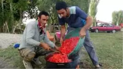 Muş'ta kışlık konserve hazırlığı Muş'ta kışlık konserve hazırlığı