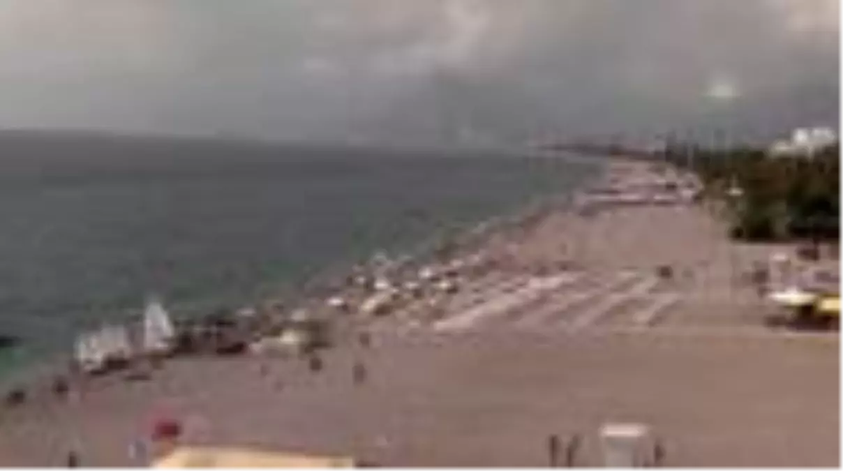 Nemden bunalanlar denizde serinledi