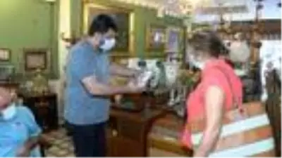 PANDEMİ BALAT'TAKİ ANTİKACILARI DA VURDU; MÜZAYEDELER SOSYAL MEDYAYA TAŞINDI PANDEMİ BALAT'TAKİ ANTİKACILARI DA VURDU; MÜZAYEDELER SOSYAL MEDYAYA TAŞINDI